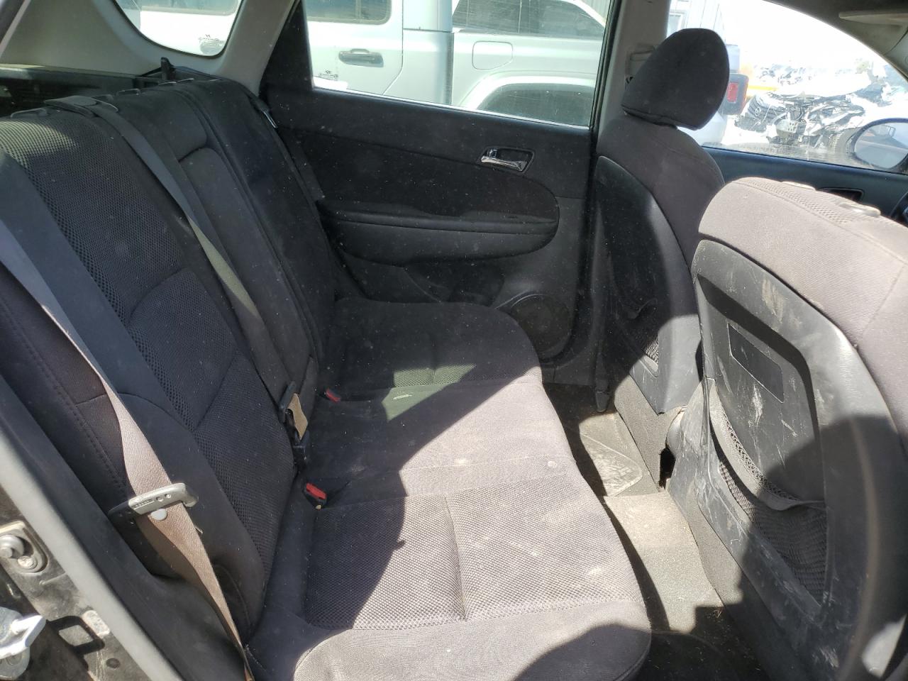 2012 Hyundai Elantra - Image 11