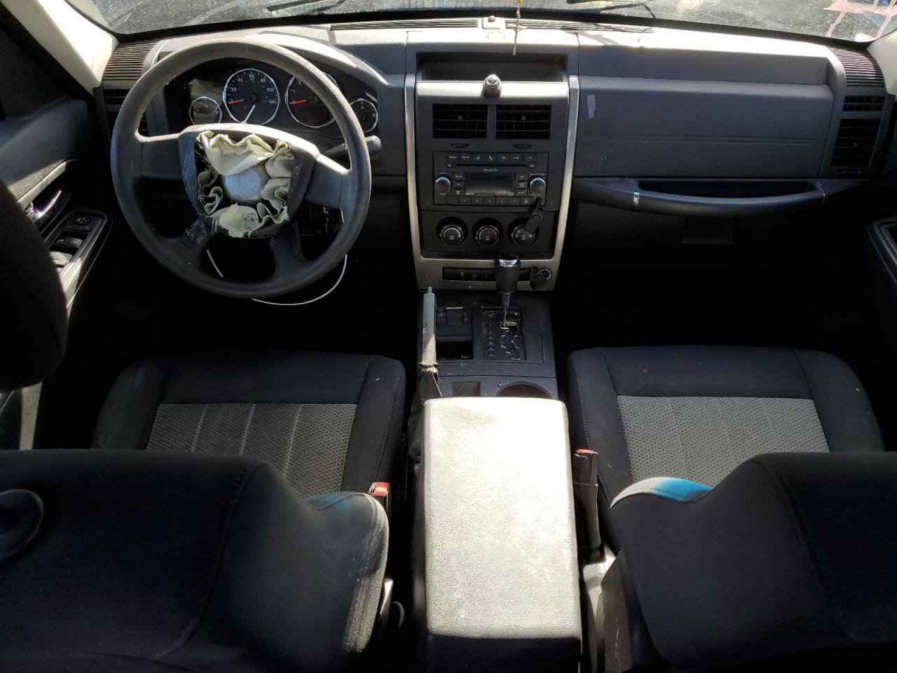 2010 Jeep Liberty (North America) - Image 8
