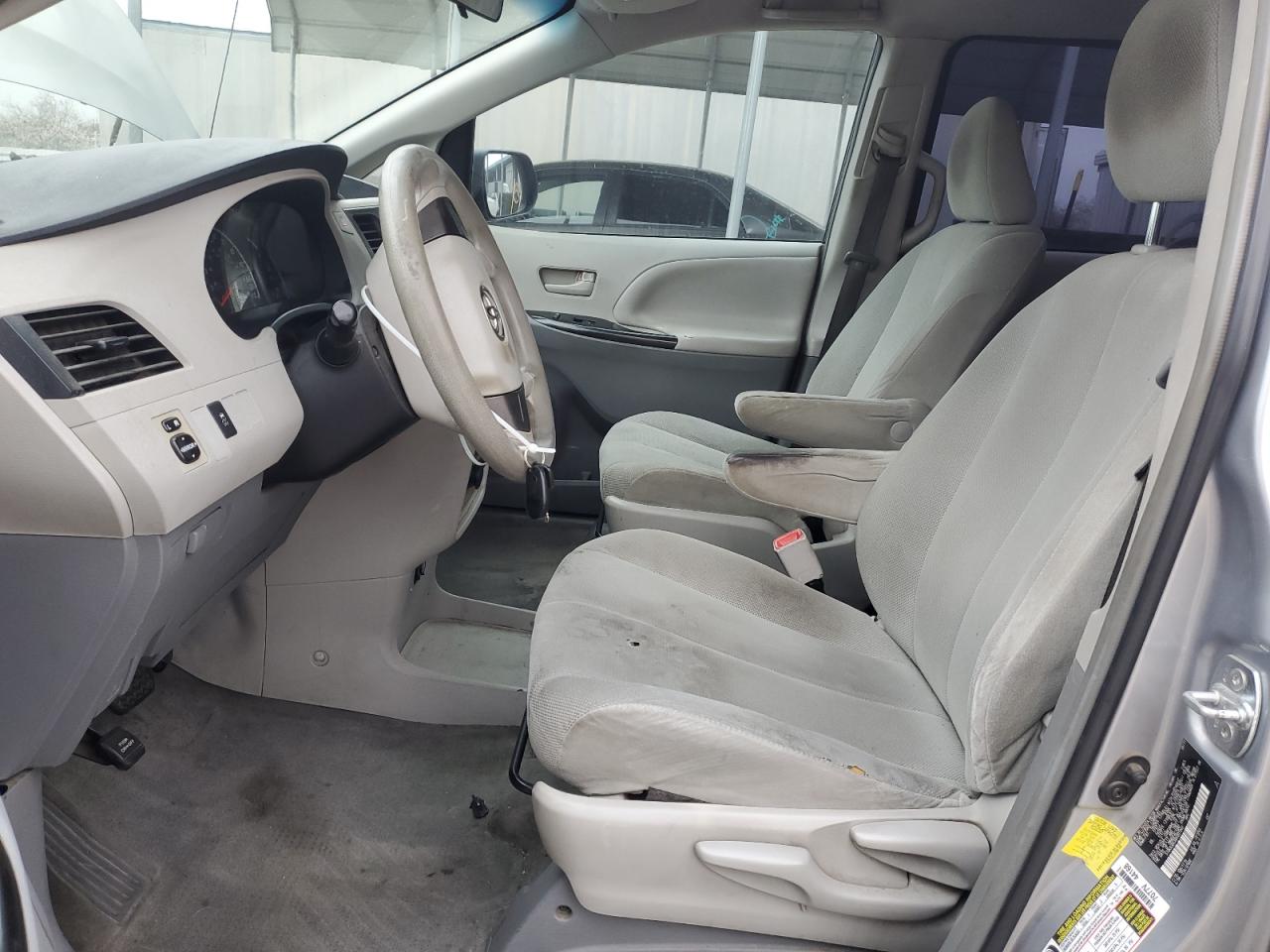 2011 Toyota Sienna - Image 7