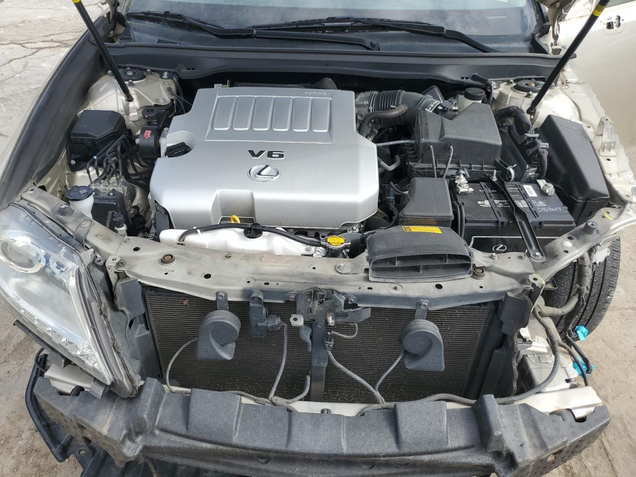 2015 Lexus ES - Image 12