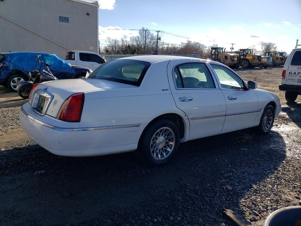 2002 Lincoln Town Car - Image 3
