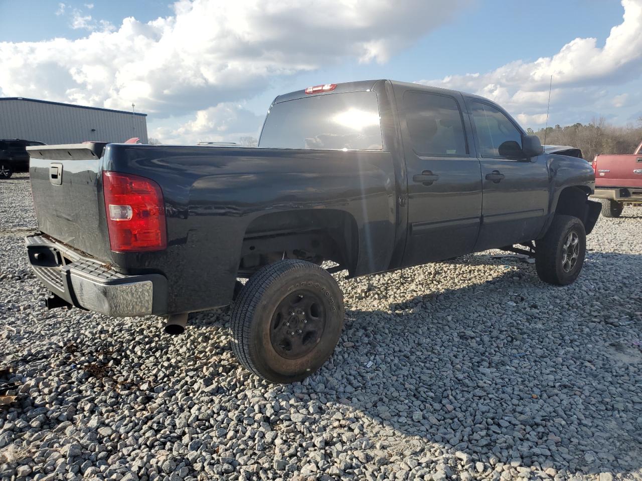 2011 Chevrolet Silverado - Image 3