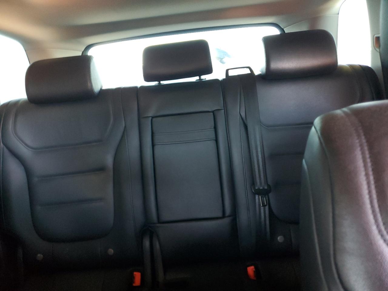 2014 Volkswagen Touareg - Image 10