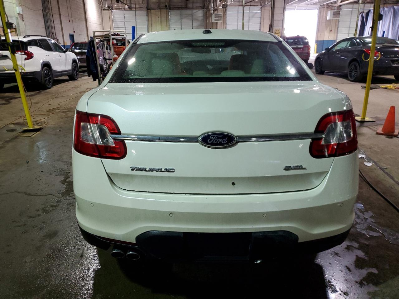 2011 Ford Taurus - Image 6