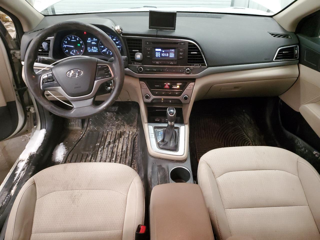 2017 Hyundai Elantra - Image 8