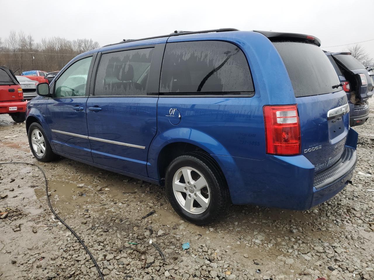 2010 Dodge Caravan - Image 2