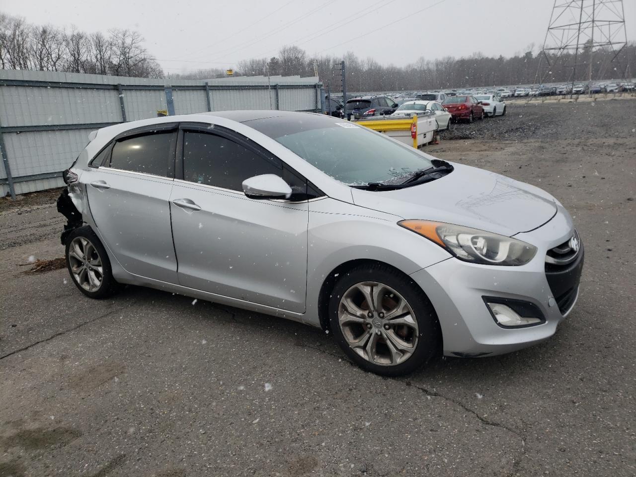2013 Hyundai Elantra - Image 4