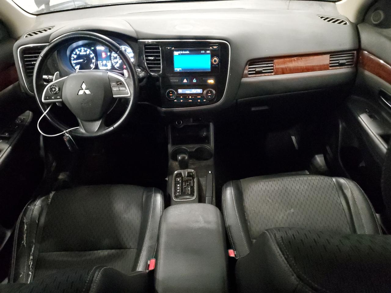 2015 Mitsubishi Outlander - Image 8