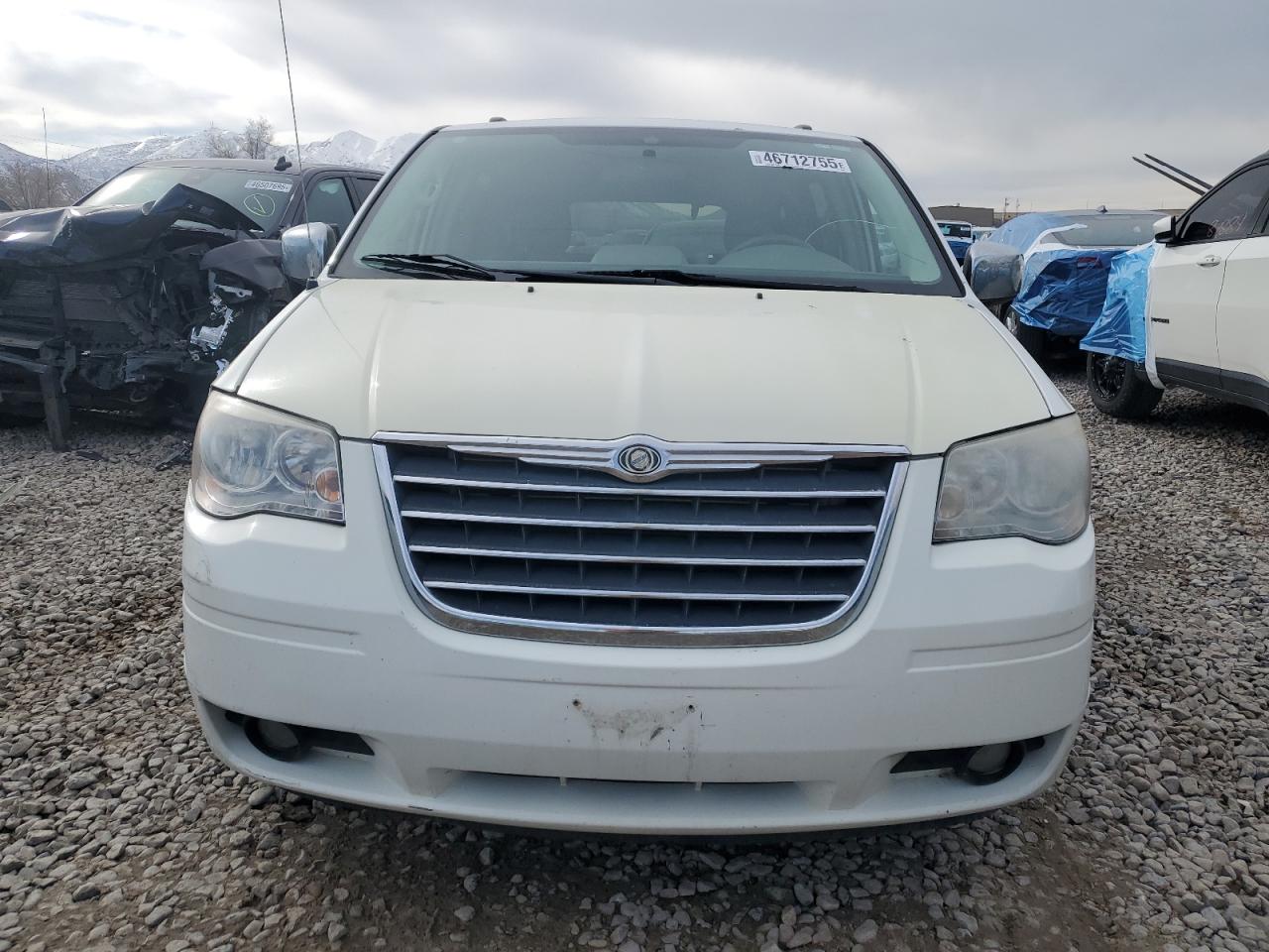 2010 Chrysler Town & Country - Image 5