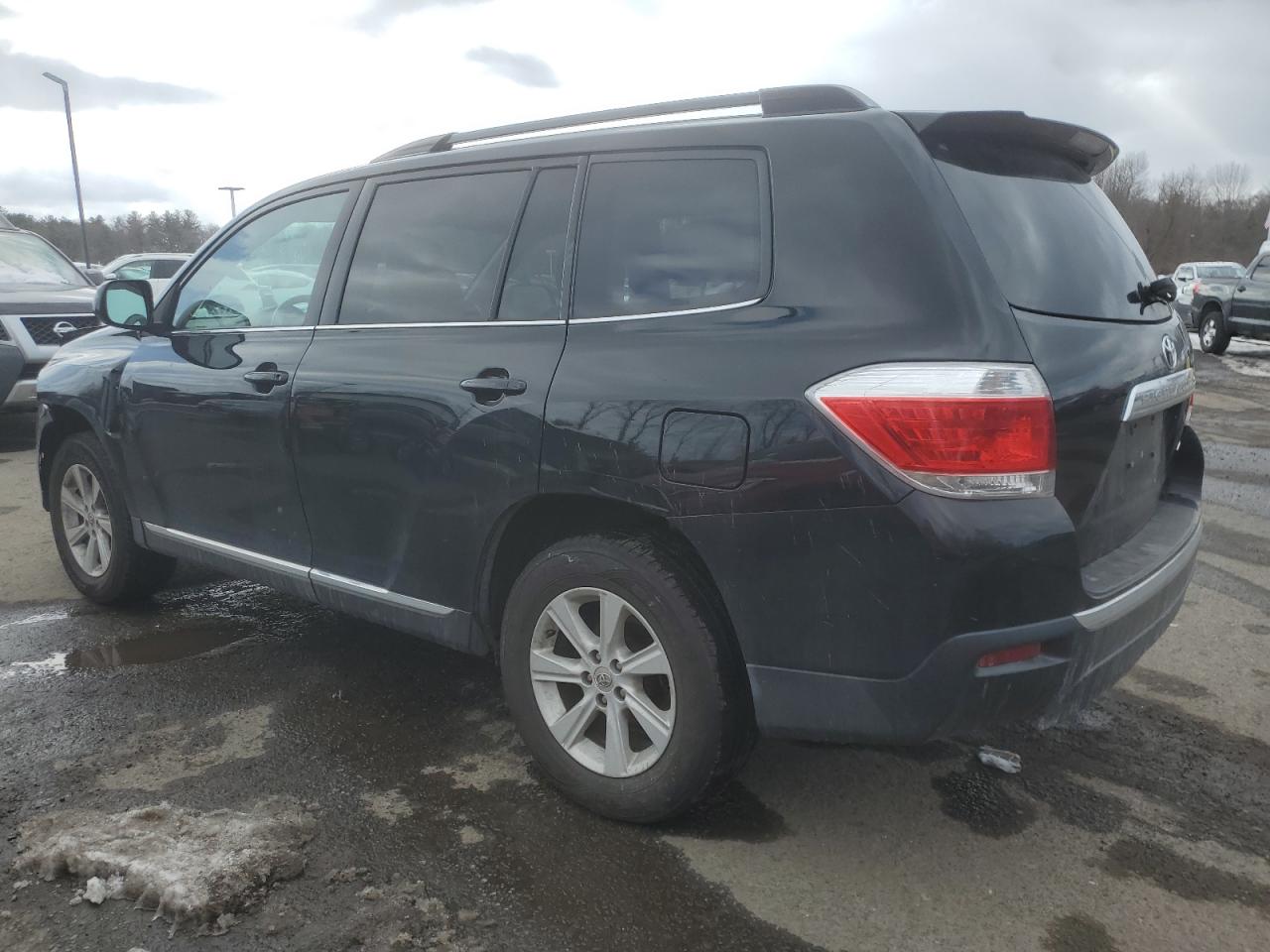 2013 Toyota Highlander - Image 2