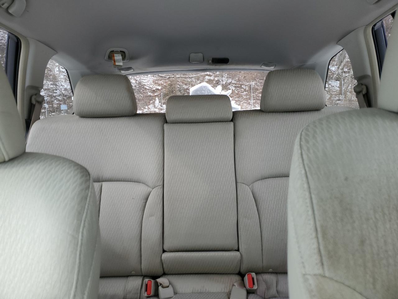 2010 Subaru Outback - Image 10