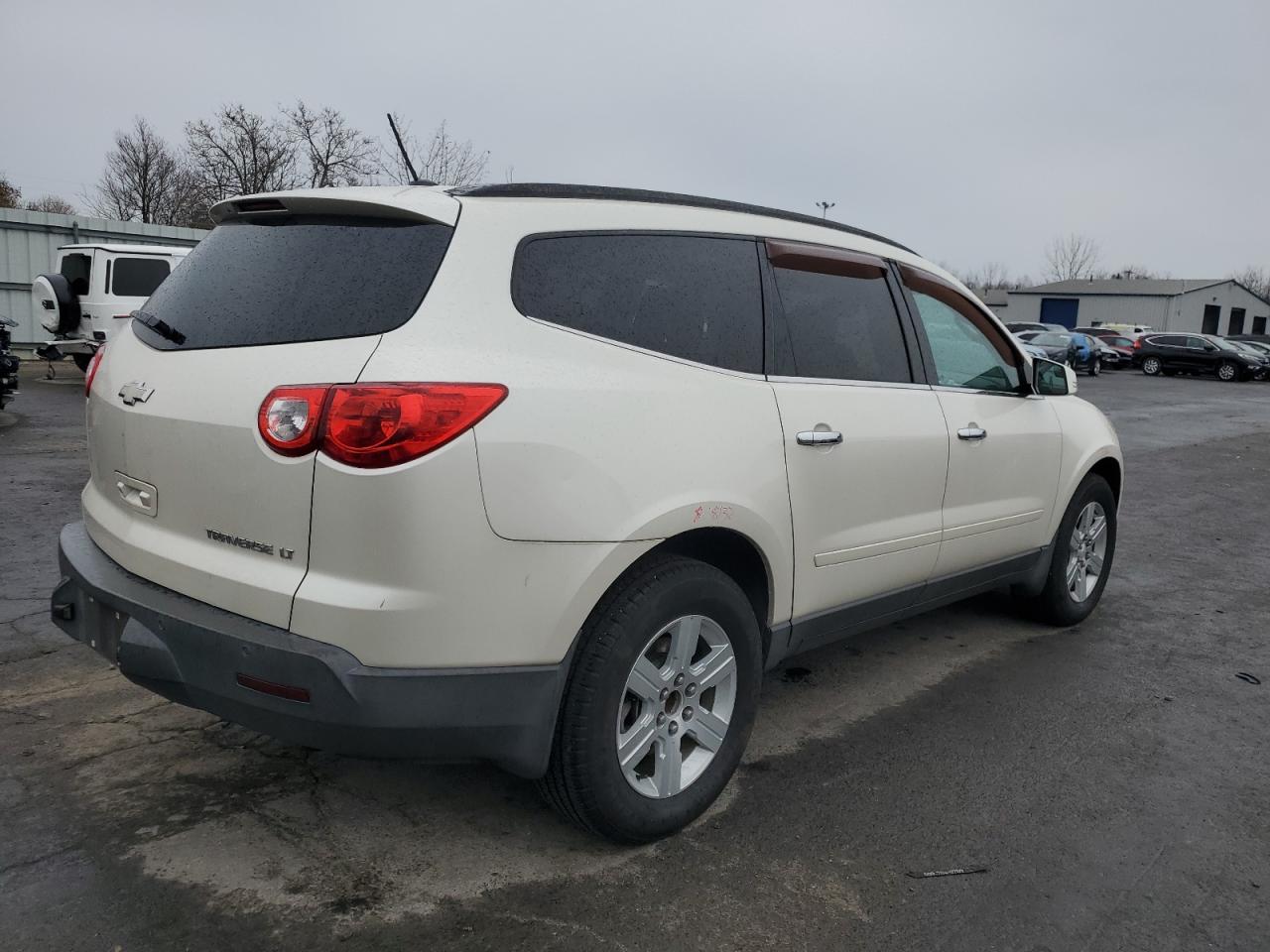 2011 Chevrolet Traverse - Image 3