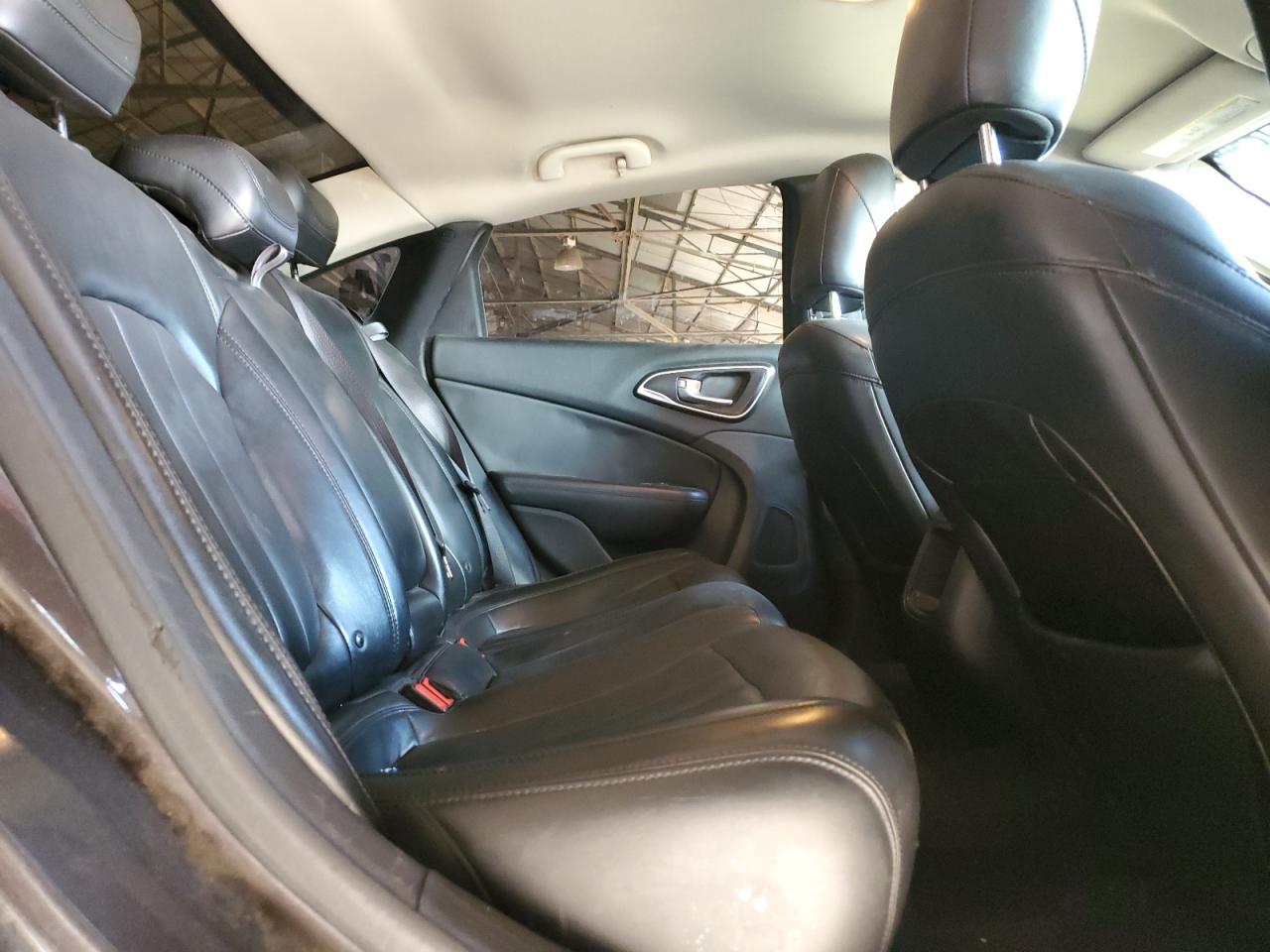 2017 Chrysler 200 - Image 10
