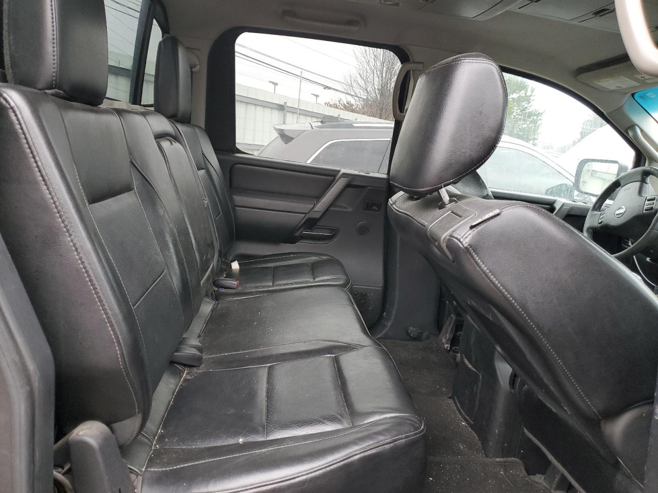 2012 Nissan Titan - Image 10
