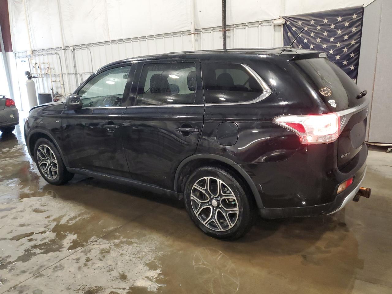 2015 Mitsubishi Outlander - Image 2