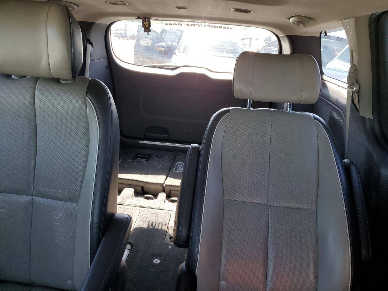 2015 Kia Sedona - Image 10