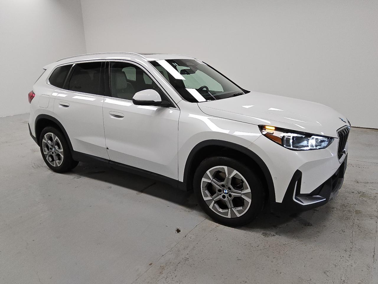 2023 BMW X1 - Image 4