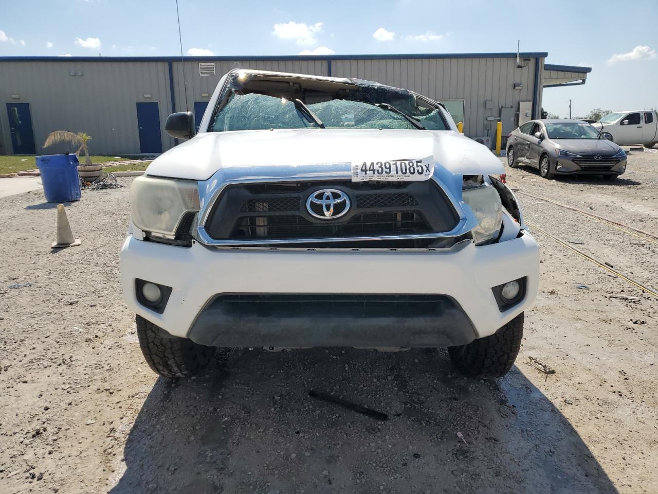 2015 Toyota Tacoma - Image 5