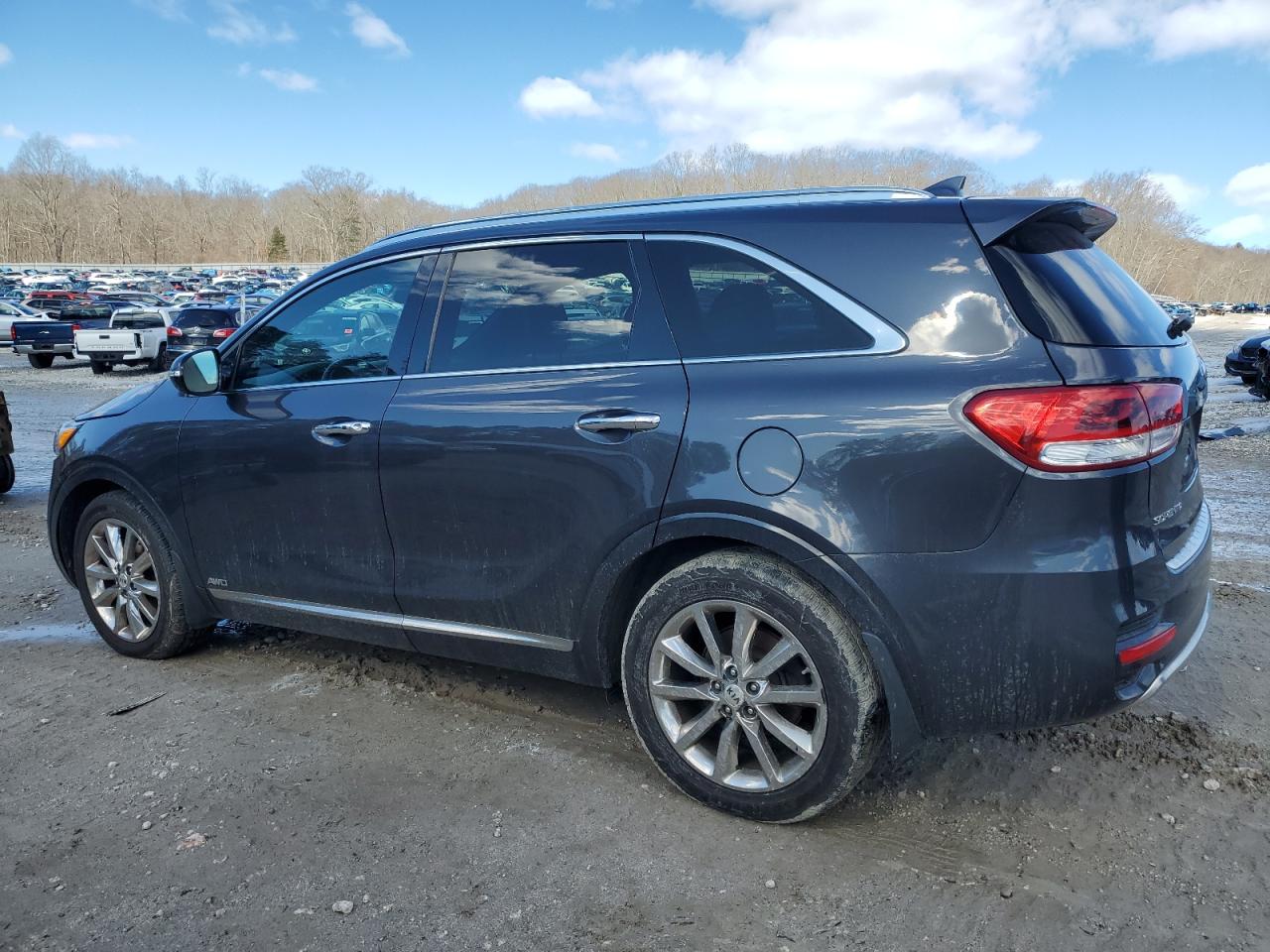 2016 Kia Sorento - Image 2