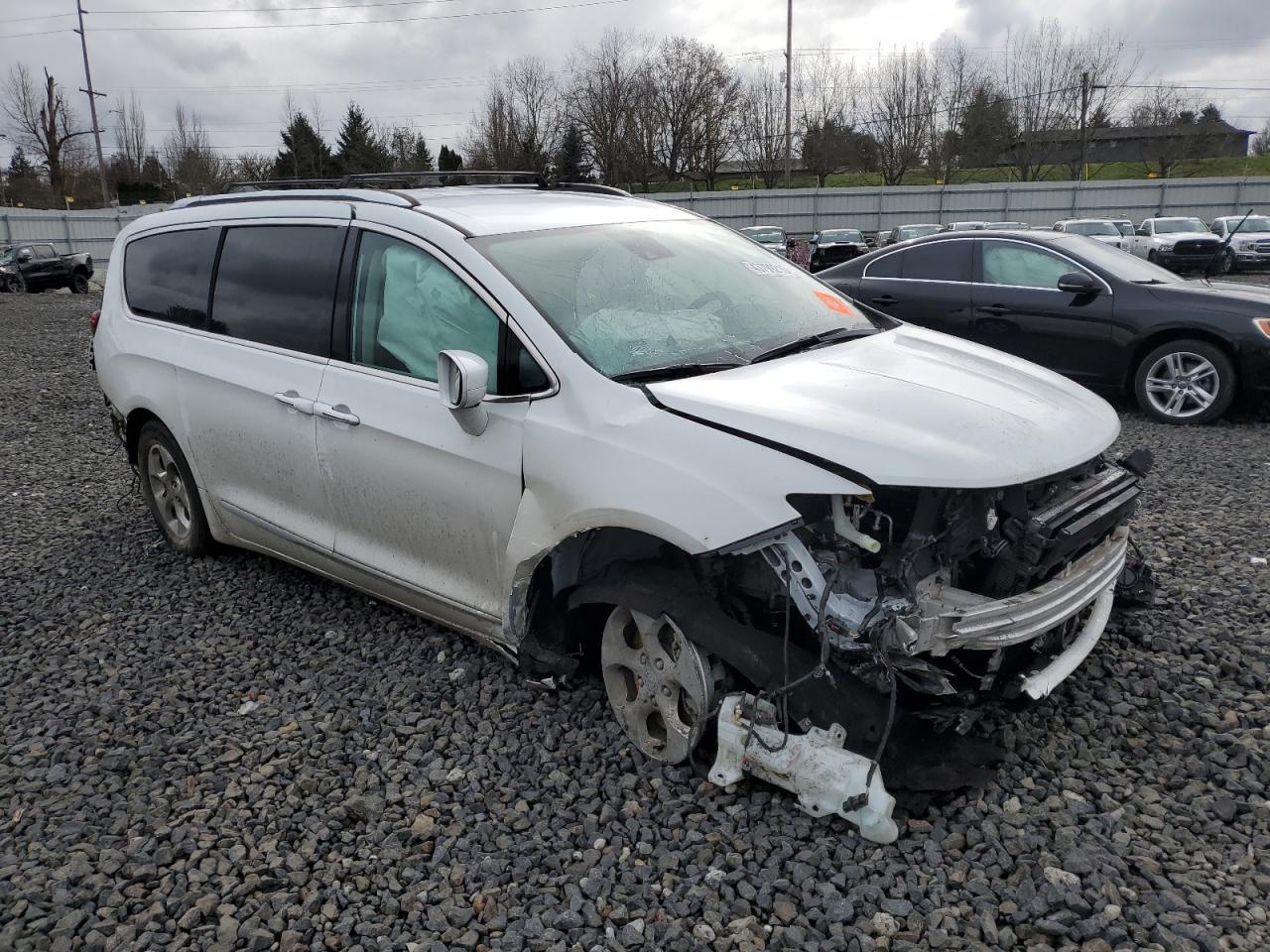 2017 Chrysler Pacifica - Image 4