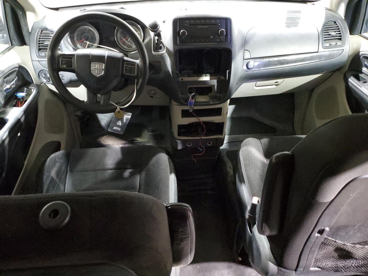 2017 Dodge Caravan - Image 8