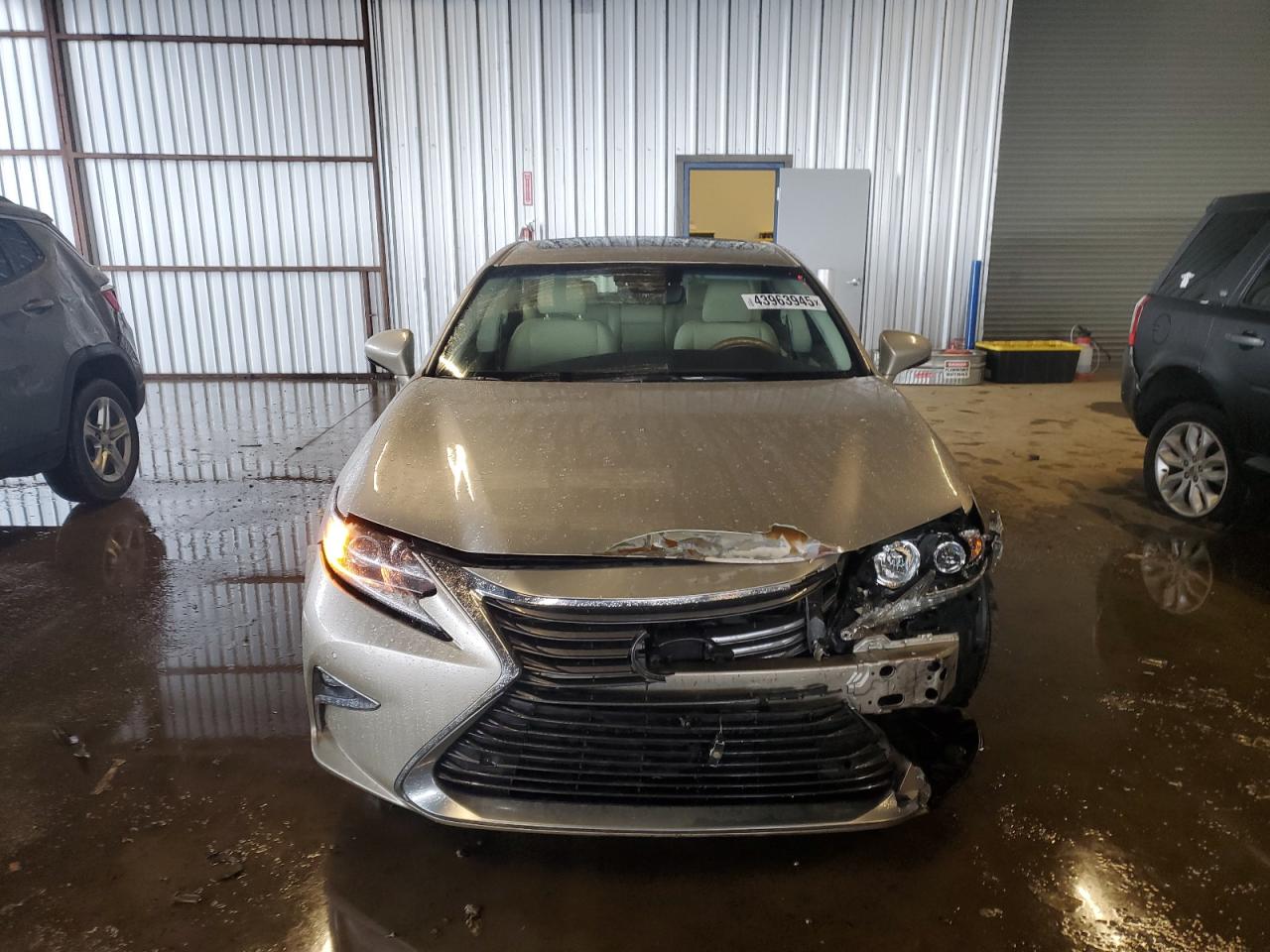 2017 Lexus ES - Image 5