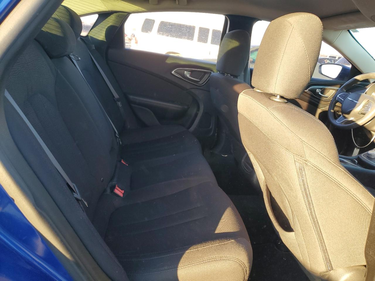 2015 Chrysler 200 - Image 10