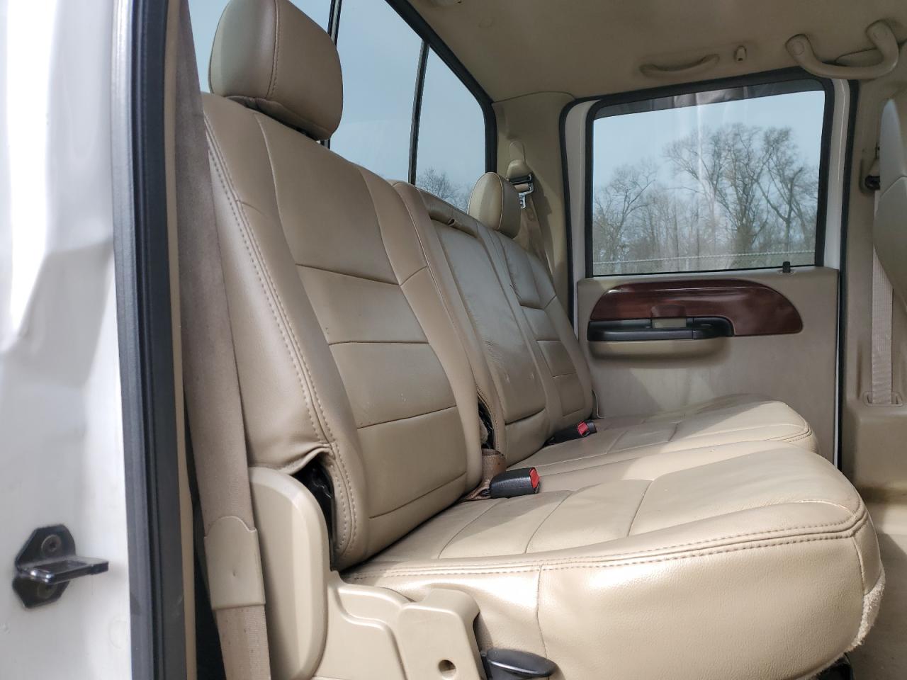 2005 Ford F350 - Image 10