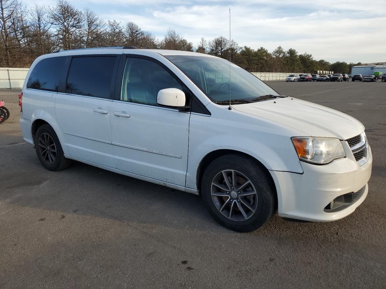 2017 Dodge Caravan - Image 4