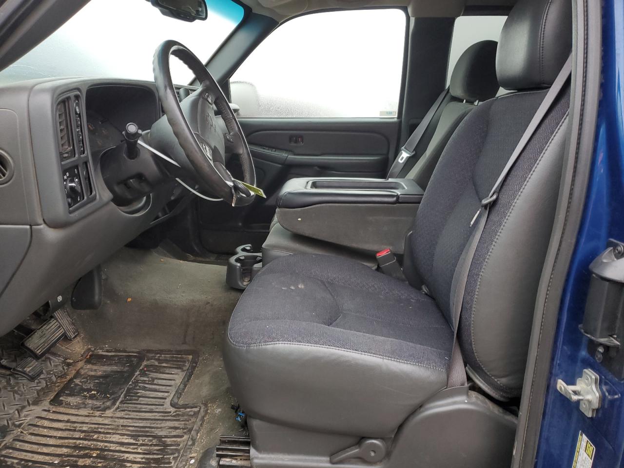 2004 Chevrolet Silverado - Image 7