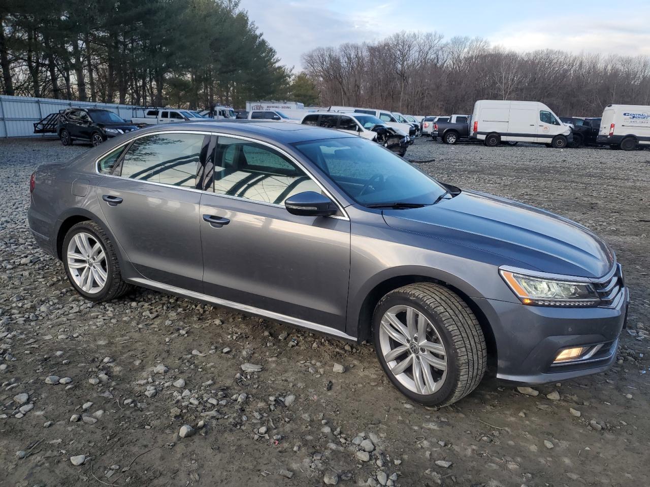 2018 Volkswagen Passat - Image 4