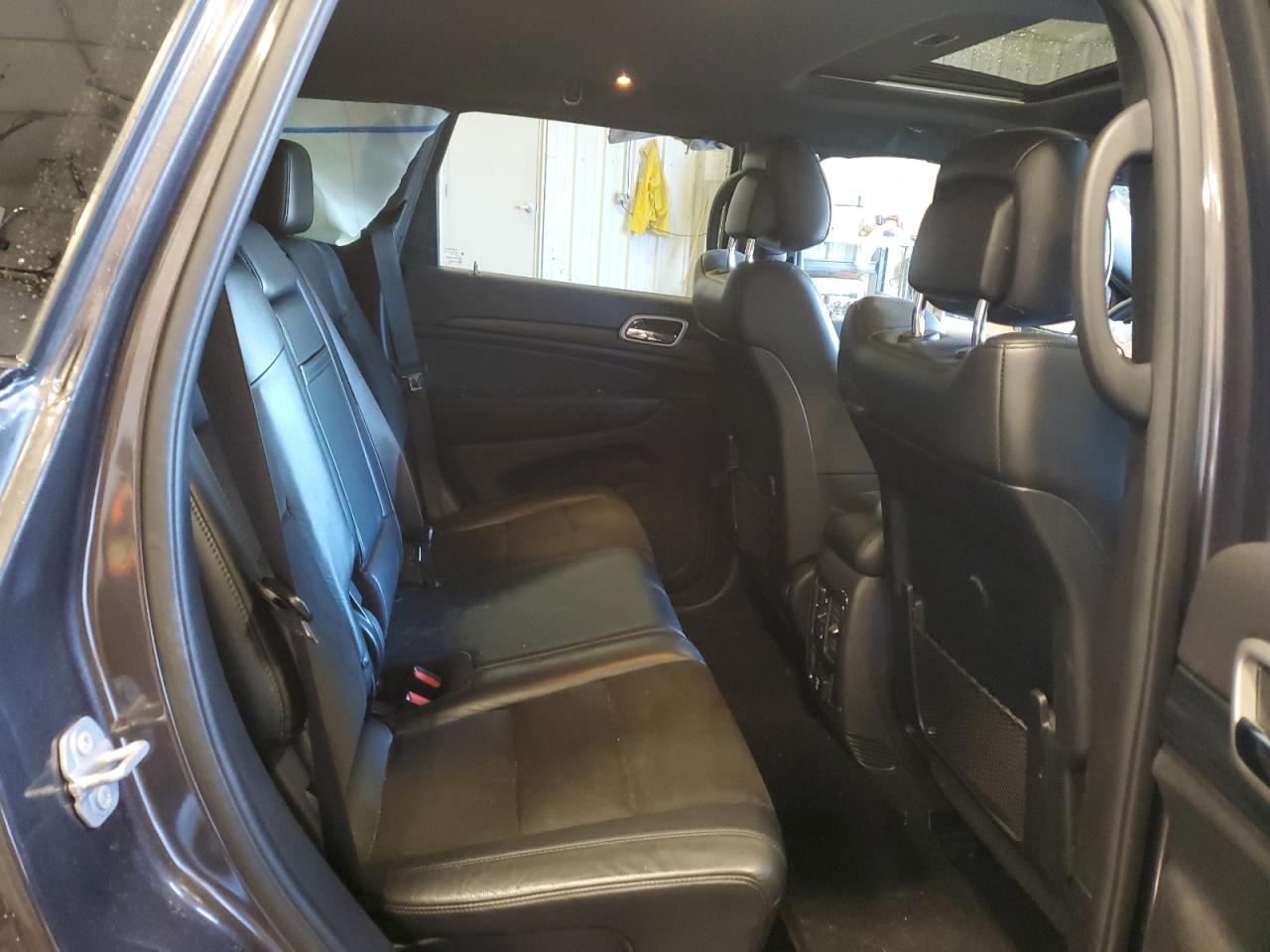 2020 Jeep Grand Cherokee - Image 11