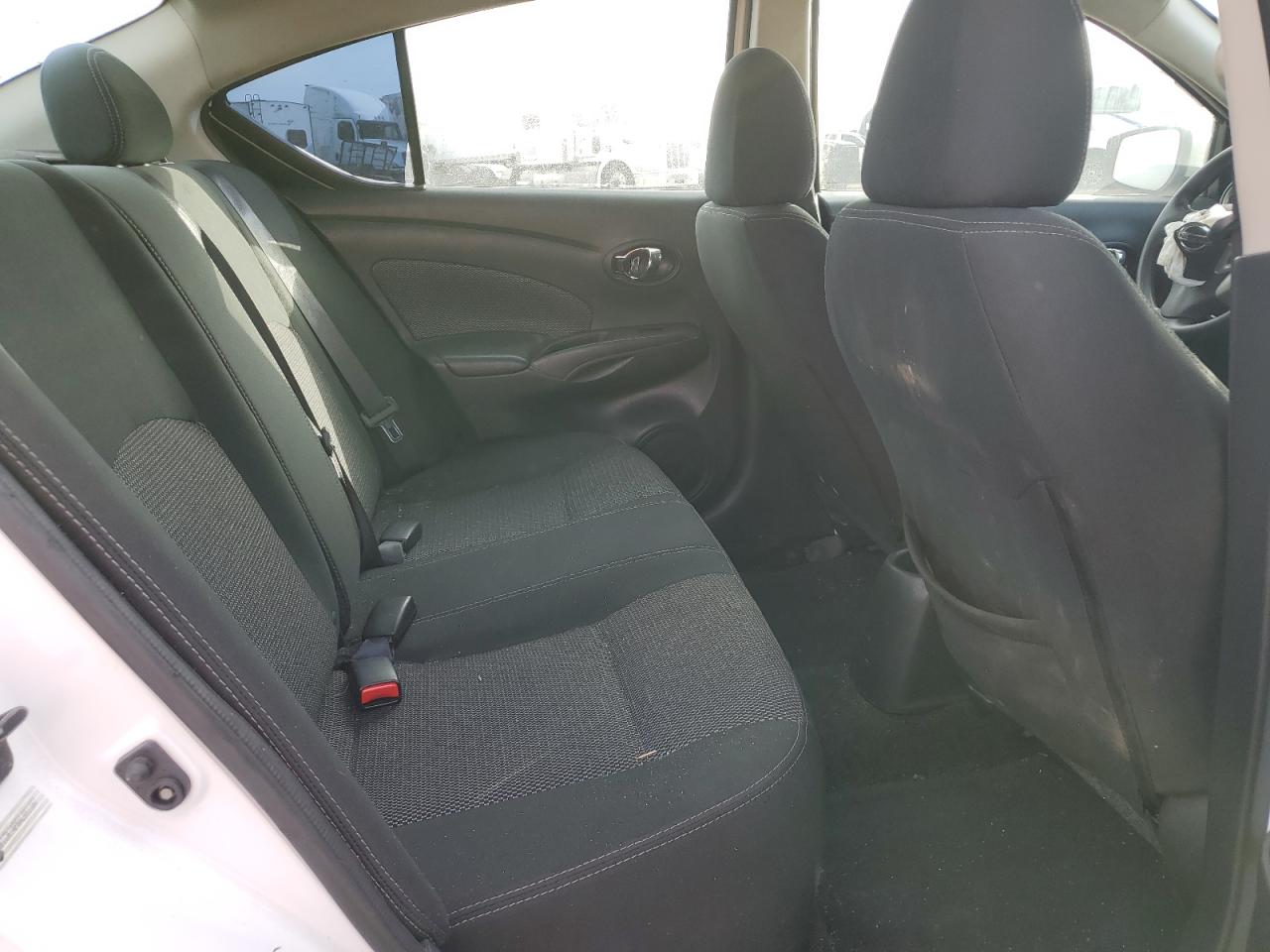 2019 Nissan Versa - Image 10