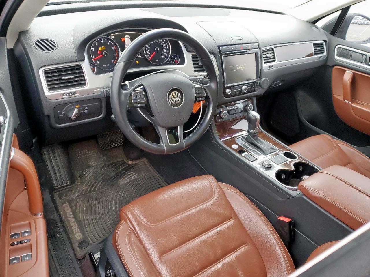 2015 Volkswagen Touareg - Image 8