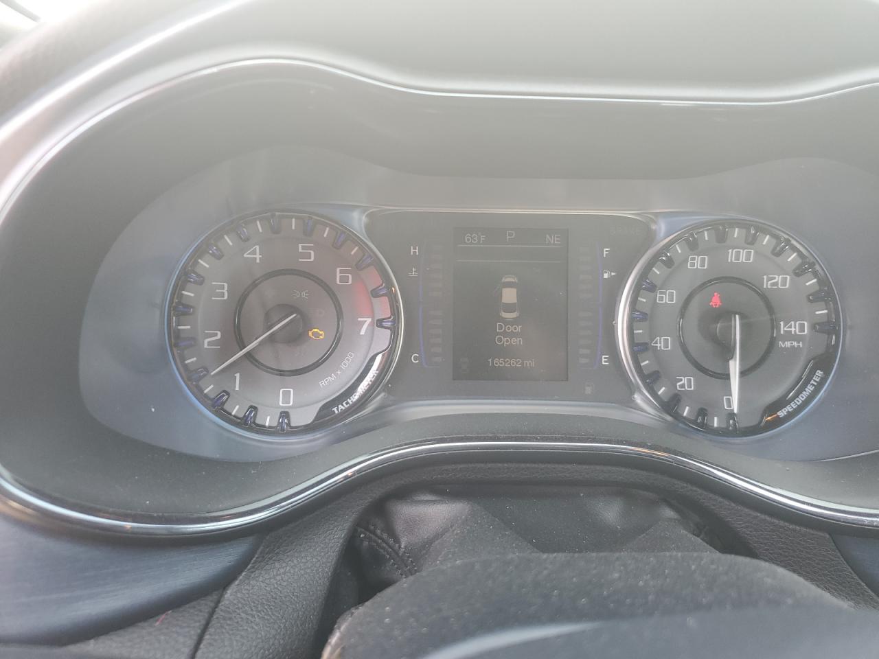 2015 Chrysler 200 - Image 9