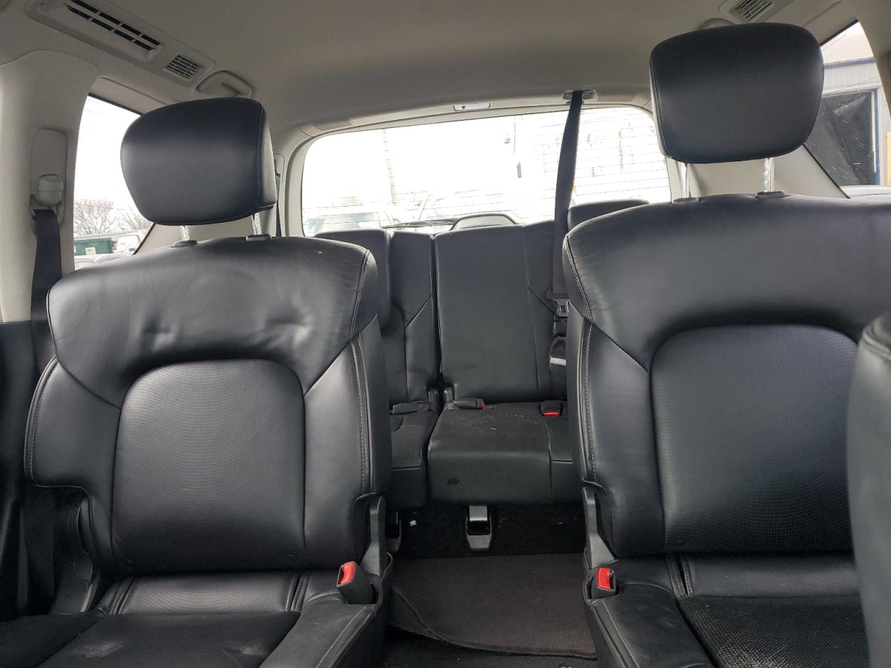 2015 Infiniti QX80 - Image 10