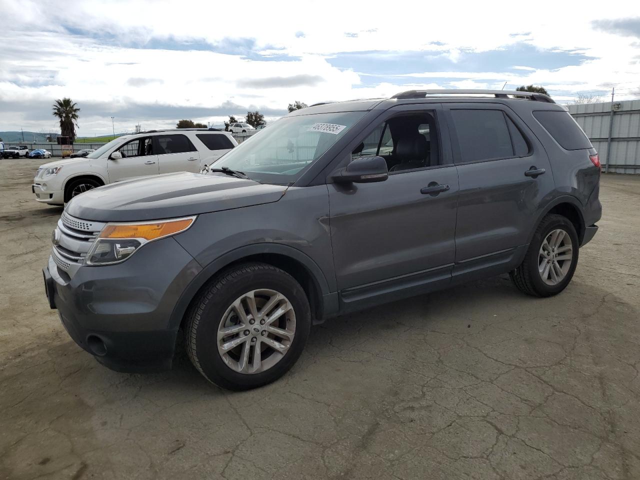 2015 Ford Explorer - Image 1
