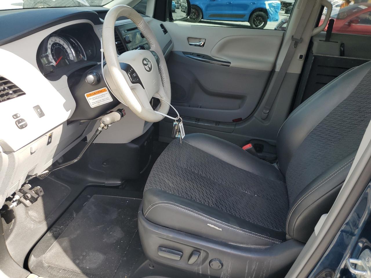 2012 Toyota Sienna - Image 7