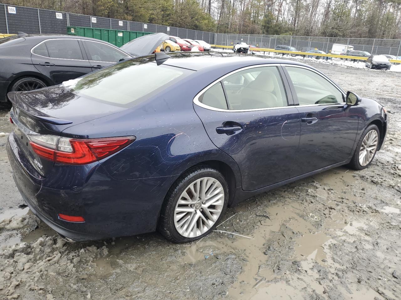 2016 Lexus ES - Image 3