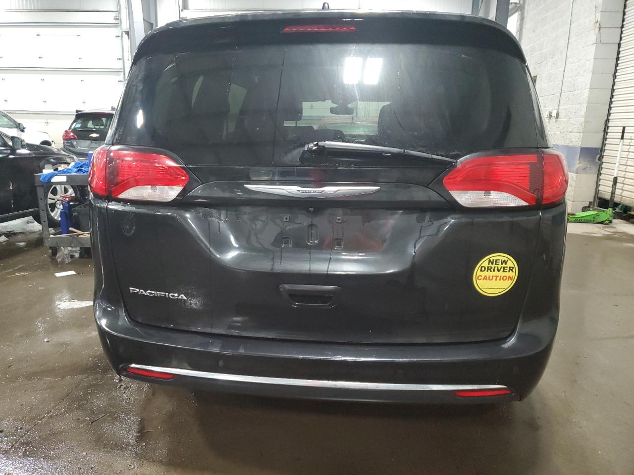 2017 Chrysler Pacifica - Image 6