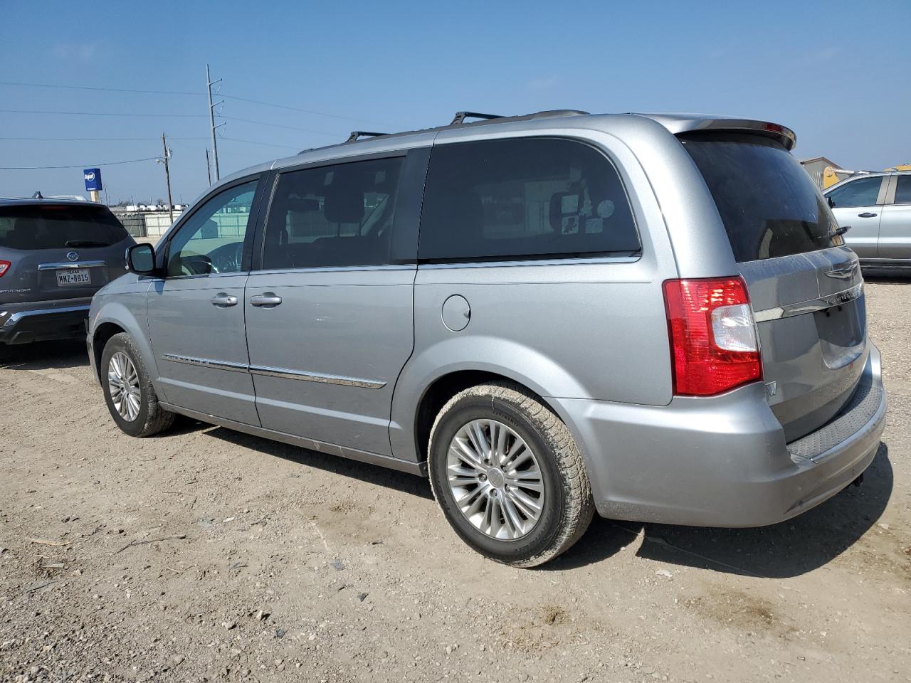 2015 Chrysler Town & Country - Image 2