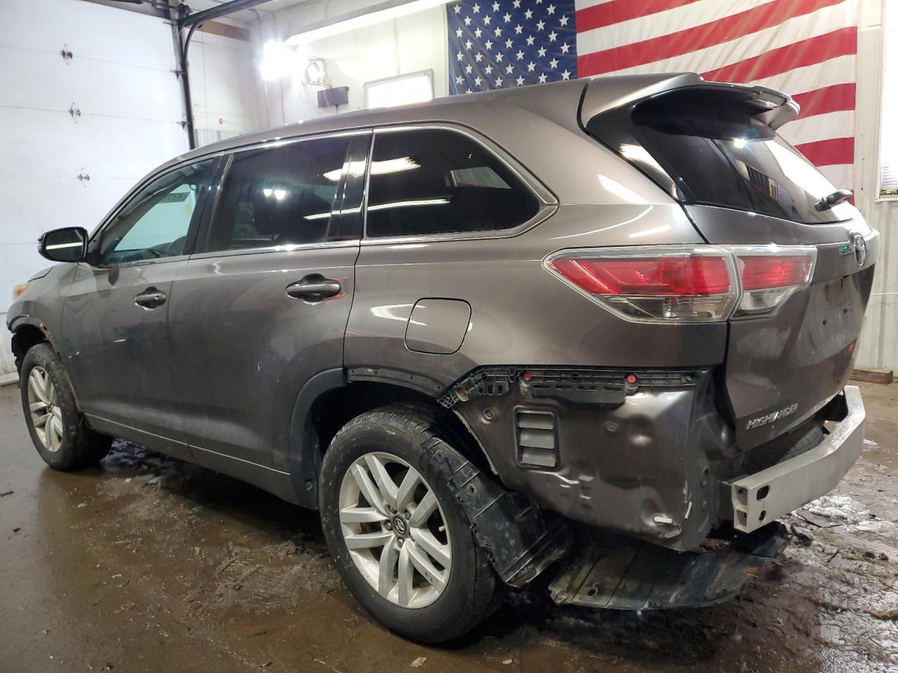 2016 Toyota Highlander - Image 2