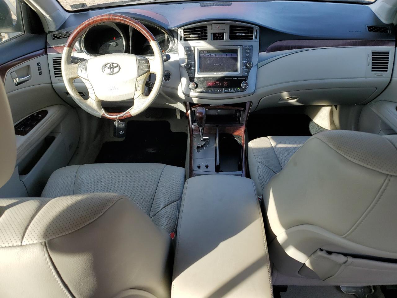 2011 Toyota Avalon - Image 8