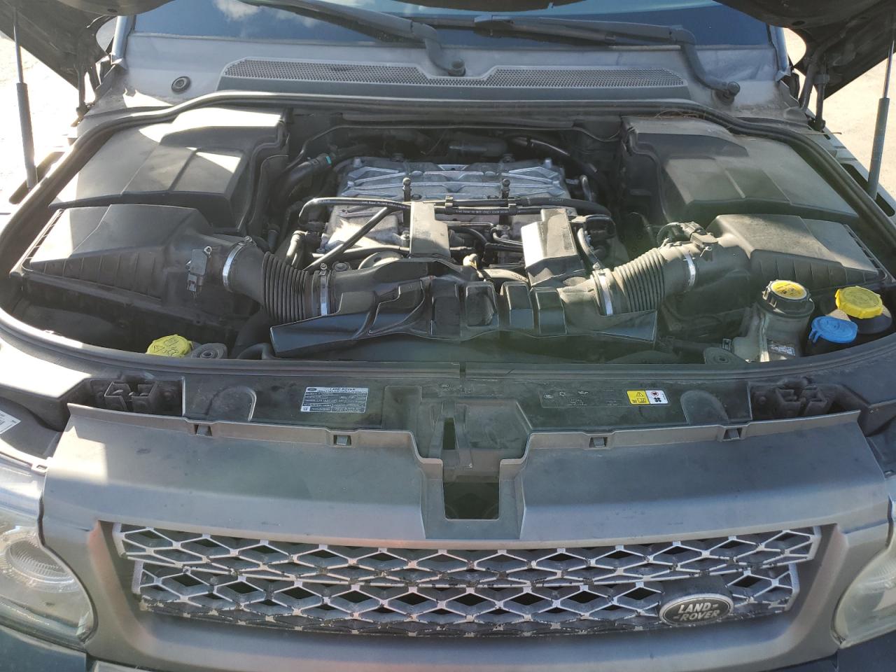 2011 Land Rover Range Rover - Image 12