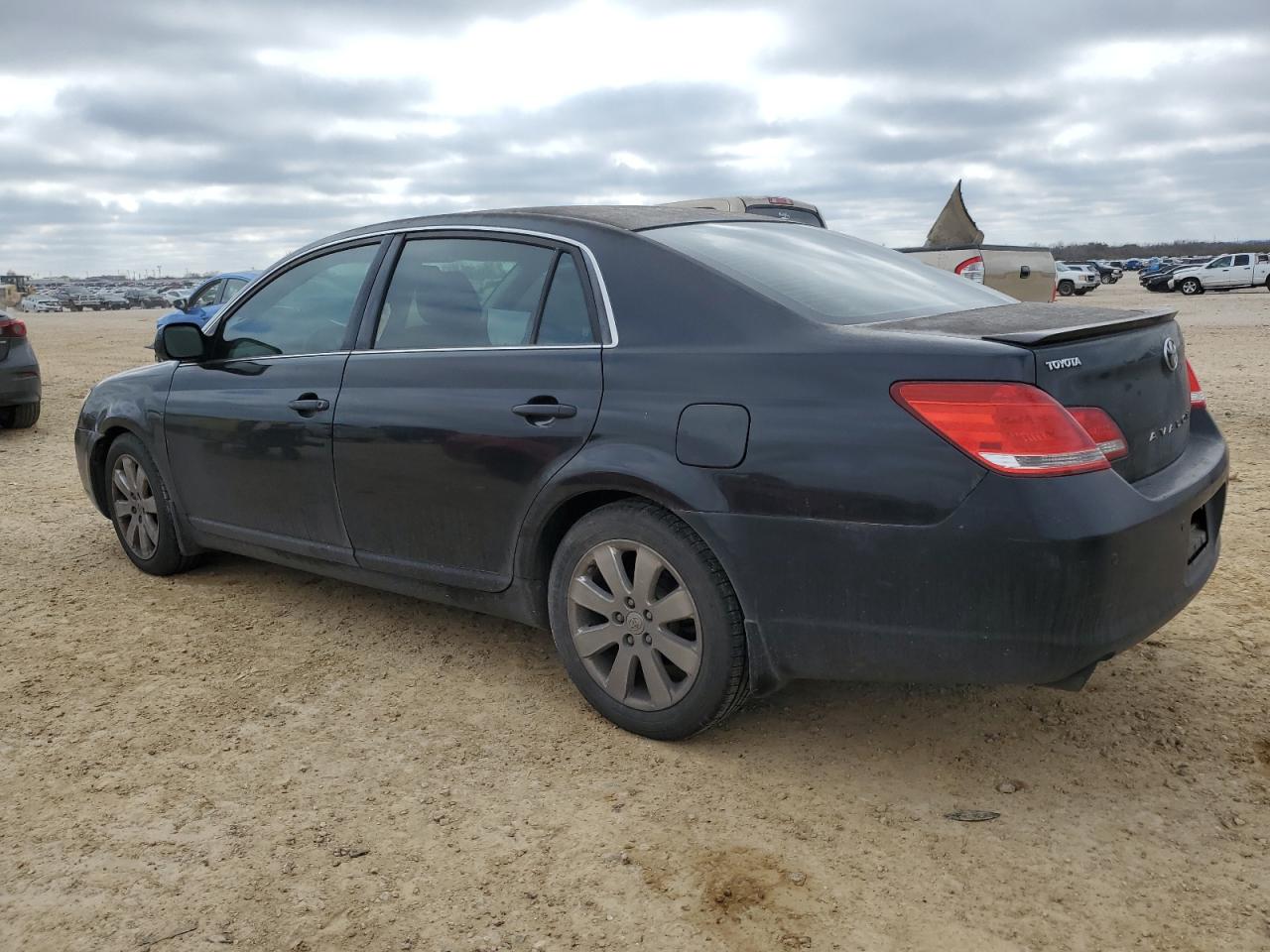 2006 Toyota Avalon - Image 2