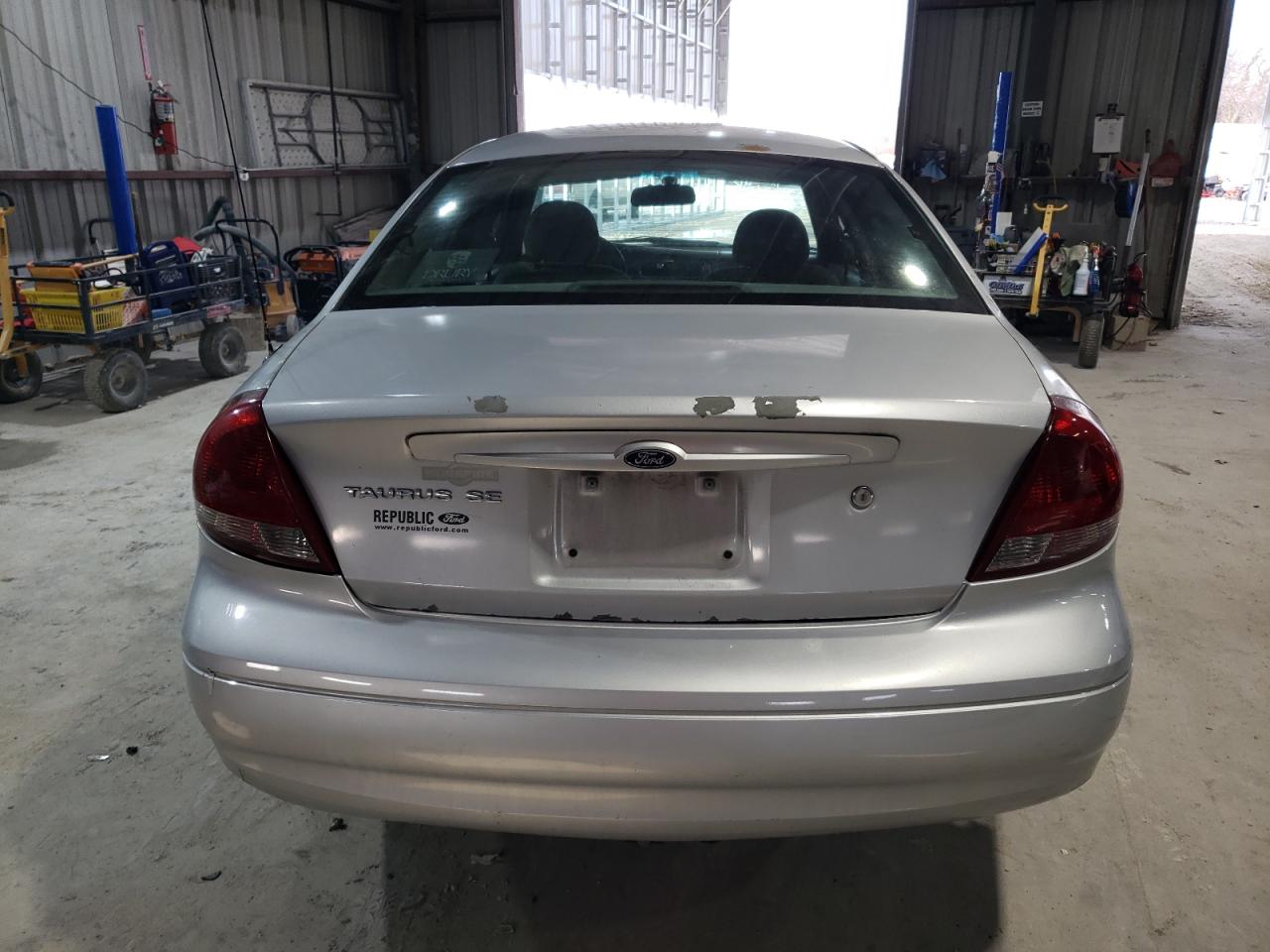 2005 Ford Taurus - Image 6