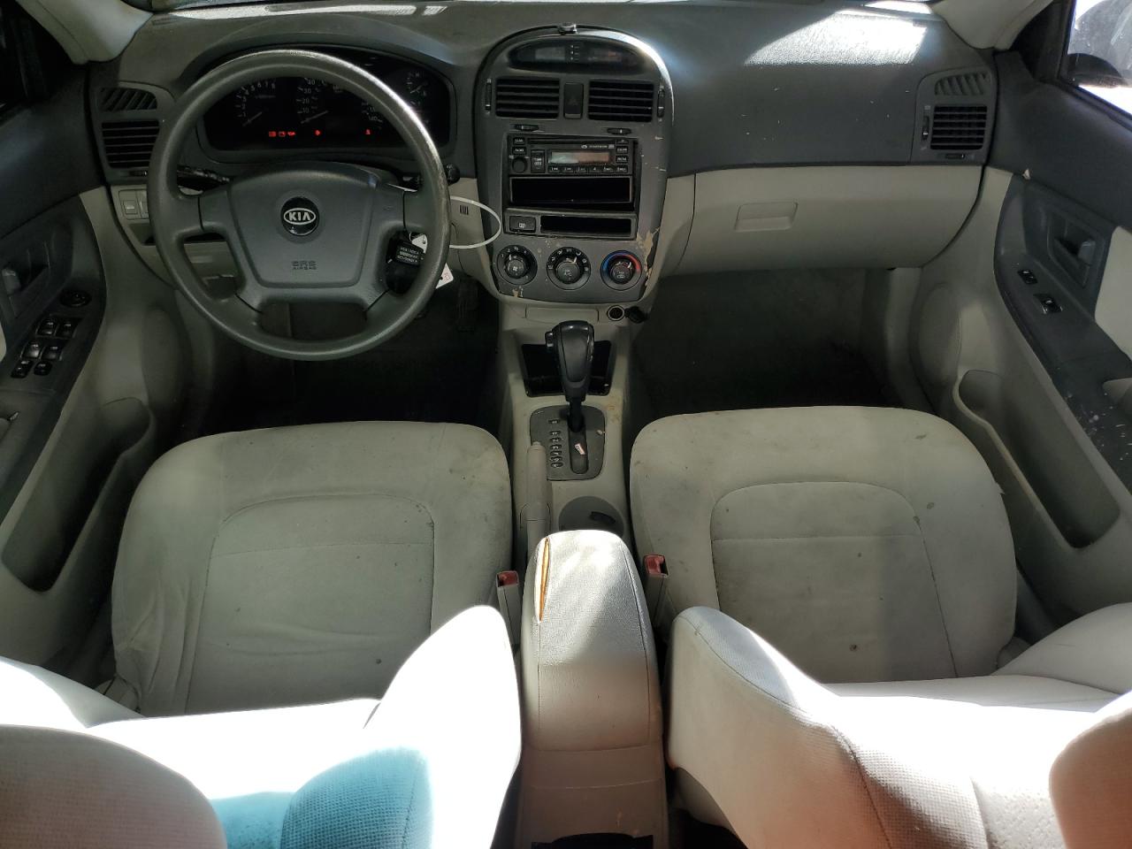 2004 Kia Spectra - Image 8