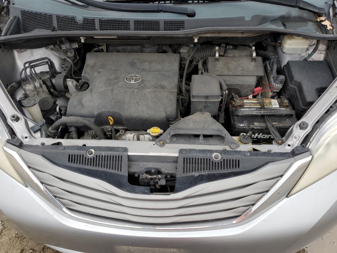 2012 Toyota Sienna - Image 12