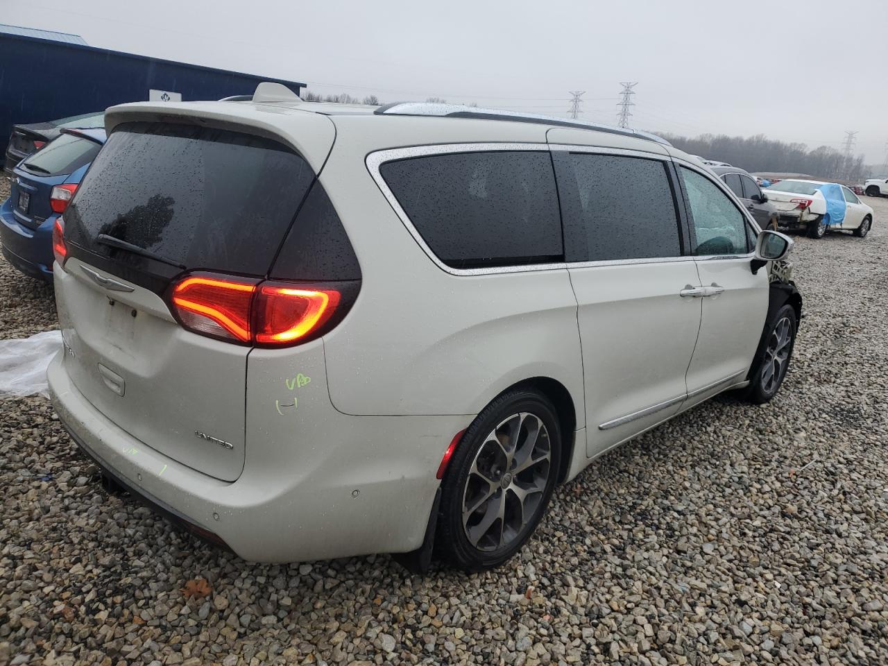 2017 Chrysler Pacifica - Image 3