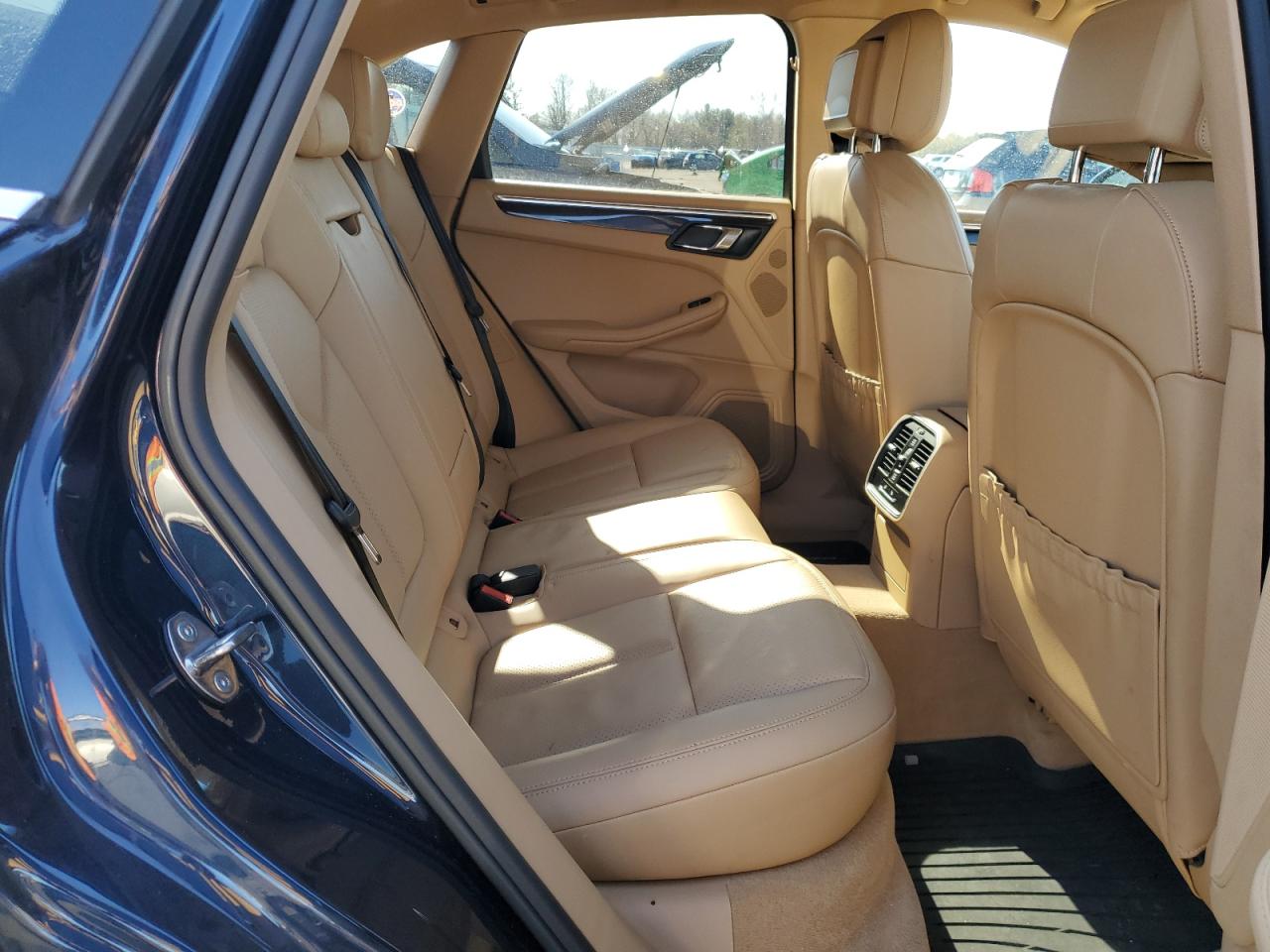 2016 Porsche Macan - Image 11